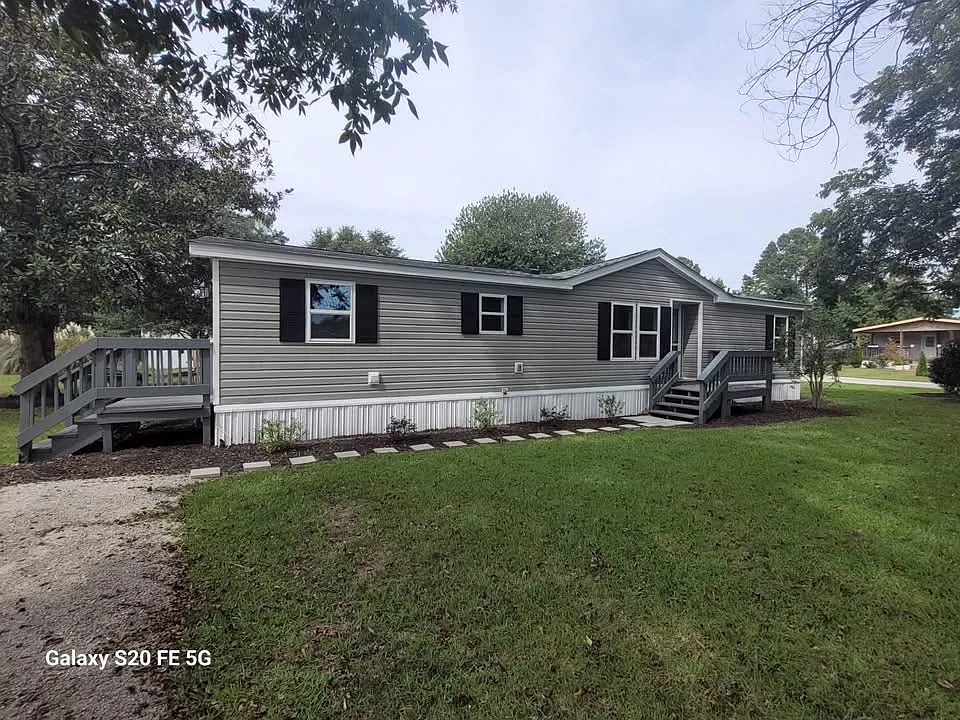3 bed, 2060 sqft, $1,700 — Photo 1
