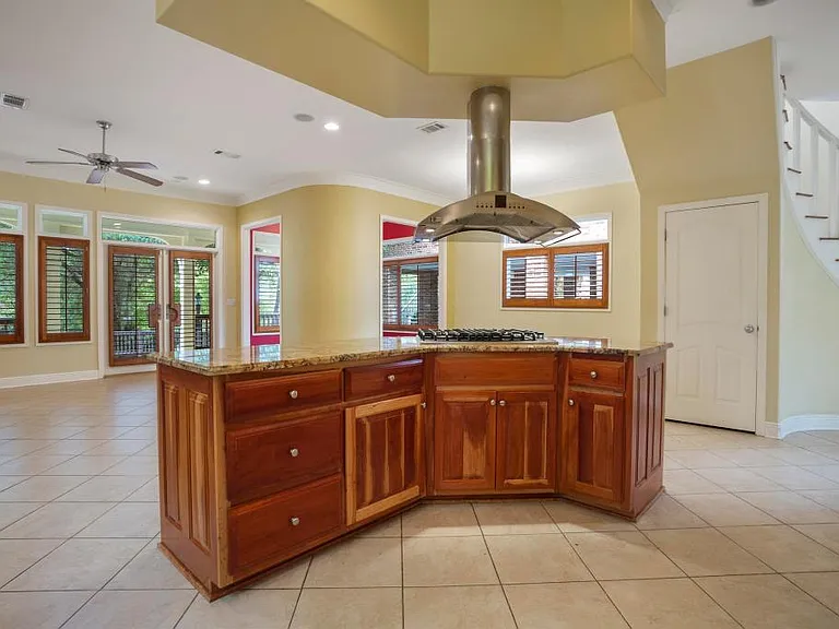 7516 Pinehurst Ct — Photo 10
