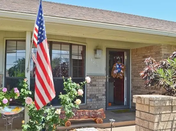 1608 Yucca St, Iowa Park, TX 76367