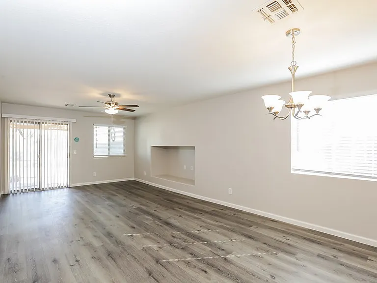 1074 E Silversmith Trl — Photo 8