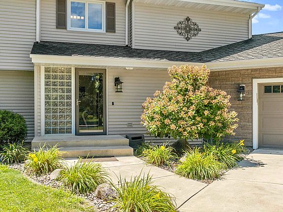 3rd image of 731 Thornecrest Ct