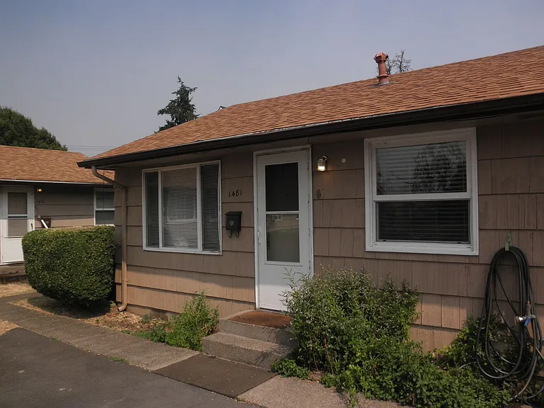 1481 Hines St SE — Photo 2