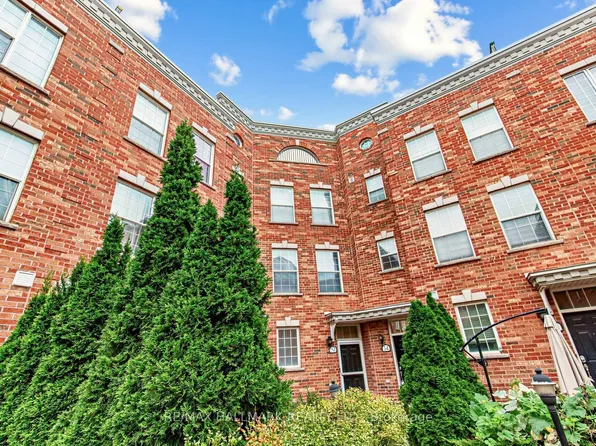 34 Fairhead Mews, Toronto, ON M4E 3Y4
