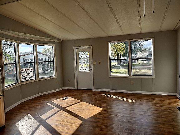 3rd image of 1421 Gladiola Dr #204