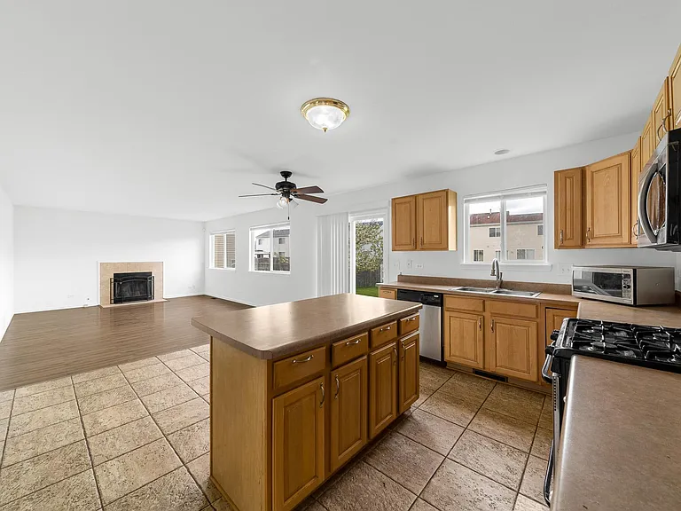 2403 Miriam Ave — Photo 10
