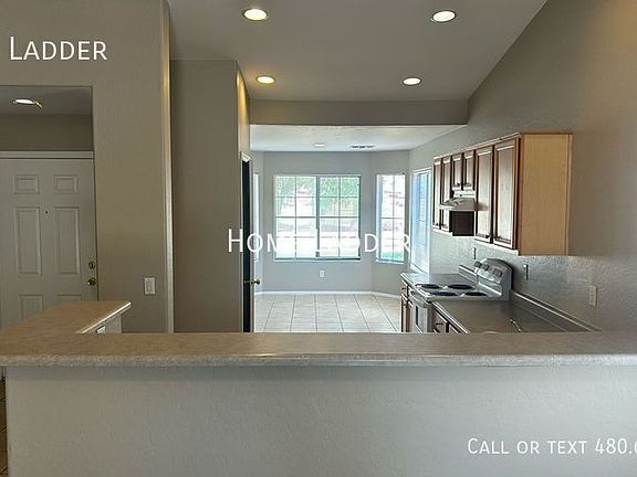 3rd image of 10805 W Wilshire Dr