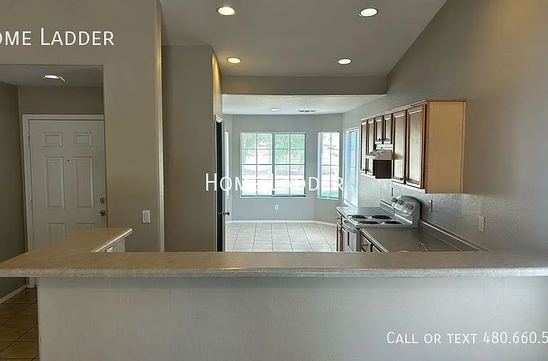 10805 W Wilshire Dr — Photo 3