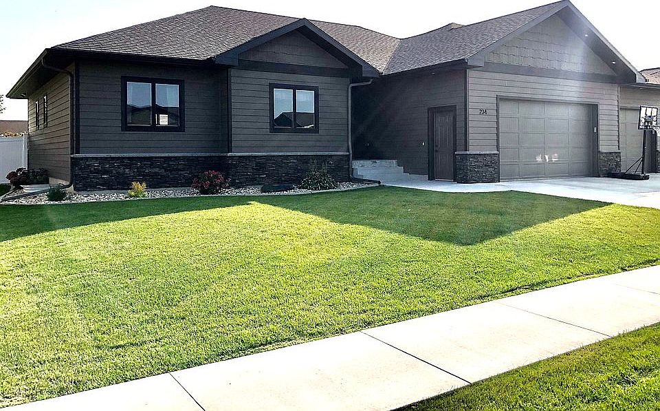 5 bed 3.5 bath 3 car garage 