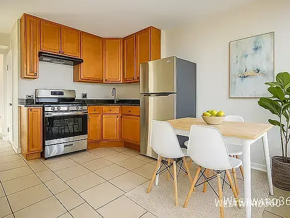 1141 S Francisco Ave #1R — Photo 4