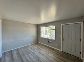 547 E Fairview