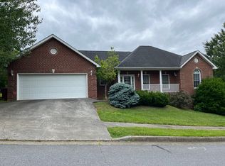 2 Larchmont Ln, Johnson City, TN 37604