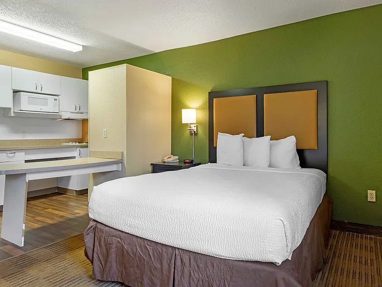 Studio Suite - 1 Queen Bed