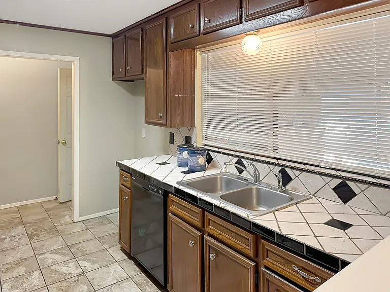 1524 Timber Creek Dr — Photo 5