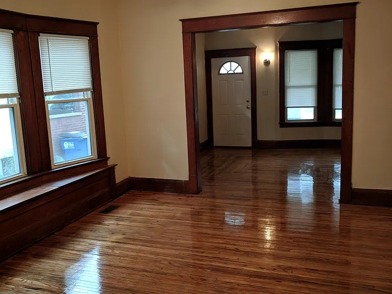 4112 Burnham Ave #LOWER — Photo 3