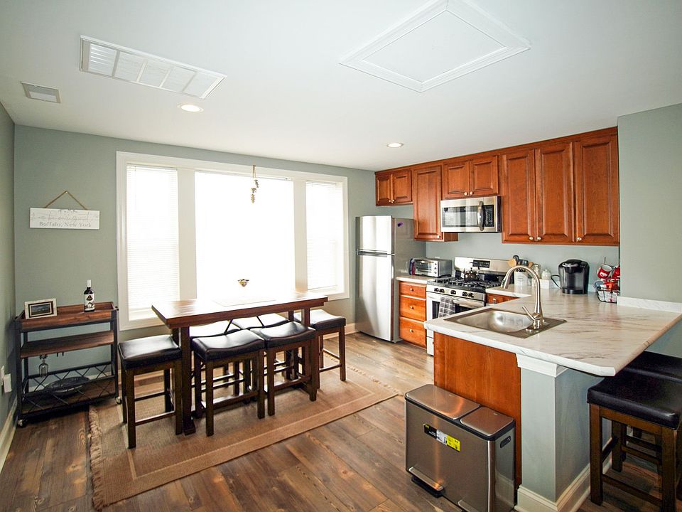 KITCHEN & DINING AREA