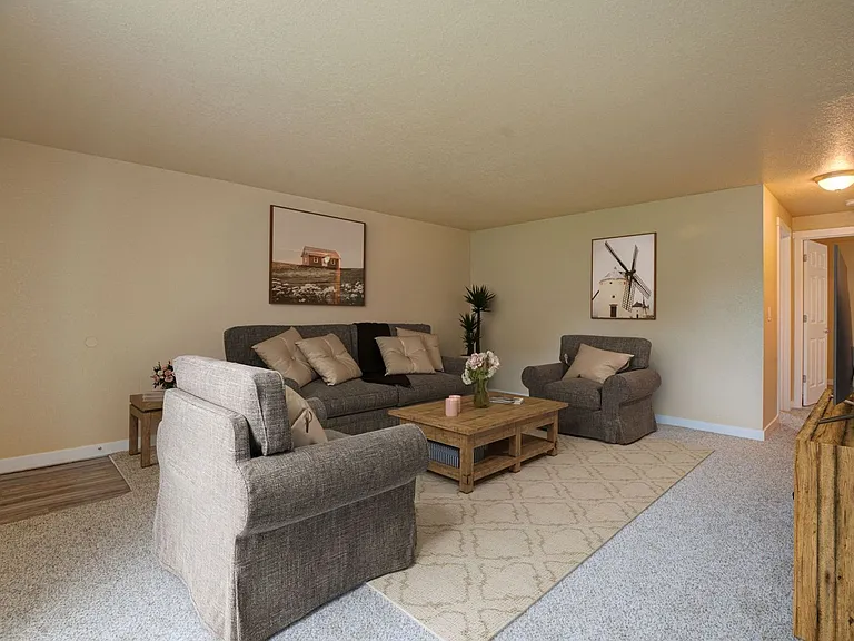 BROOK HOLLOW APARTMENTS — Photo 17