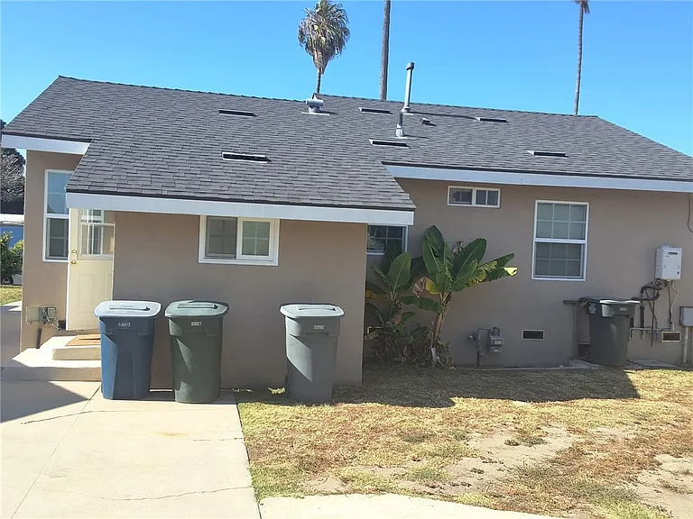 1616 W Gardena Blvd — Photo 2