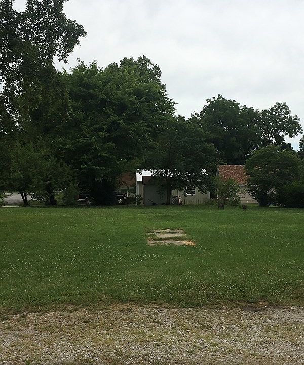 2nd image of 109 S Park St