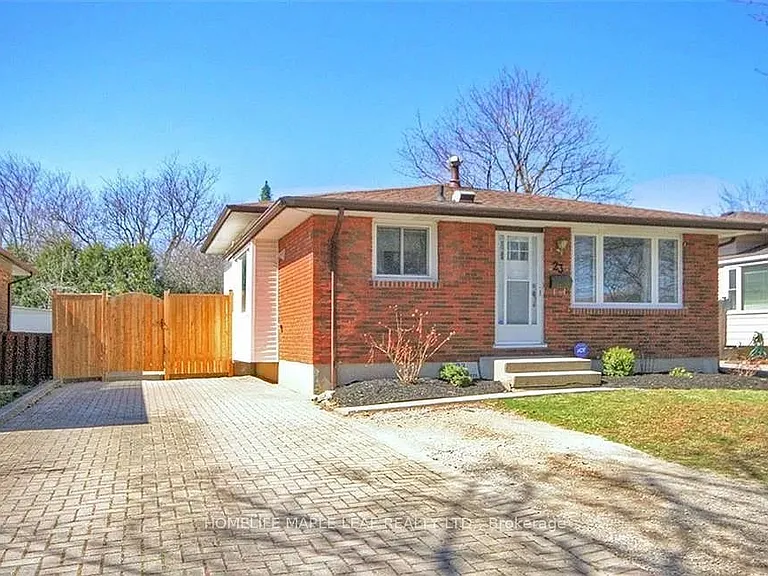 23 Barrett Cres — Photo 2