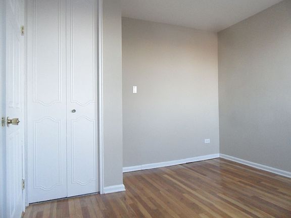 3rd image of 1200 E 53rd St APT 4T