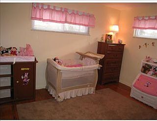 4th image of 221 Laurel Dr