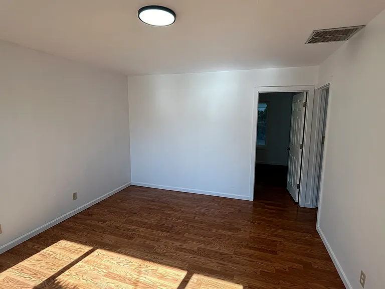 156 Catron St N — Photo 2