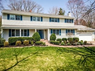 117 Augusta Dr, Lincroft, NJ