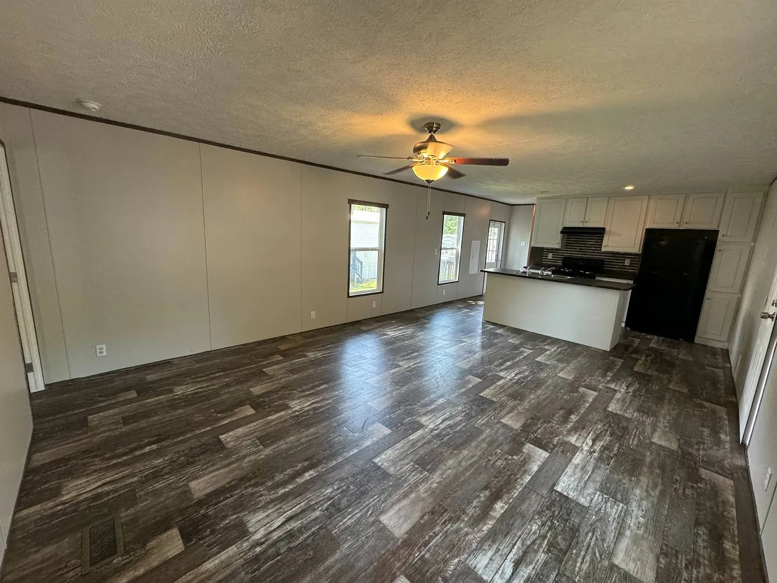 3 bed, 2.0 bath, 1056 sqft, $1,450 — Photo 4