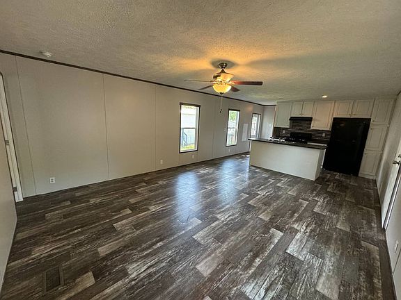 4th image of 250 Manchester Ave