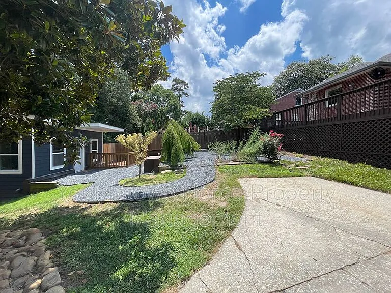 2695 Sharondale Dr NE — Photo 42