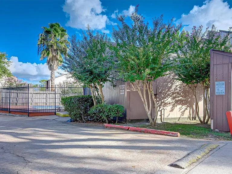 8312 Augustine Dr #D — Photo 37