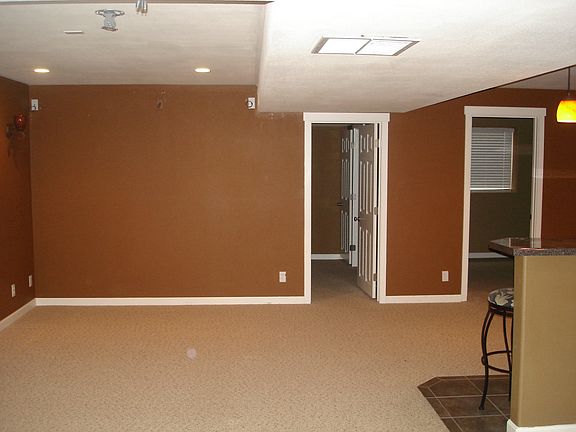 5th image of 1974 N Willamette Dr