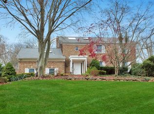 50 Rustic Gate Ln, Dix Hills, NY 11746