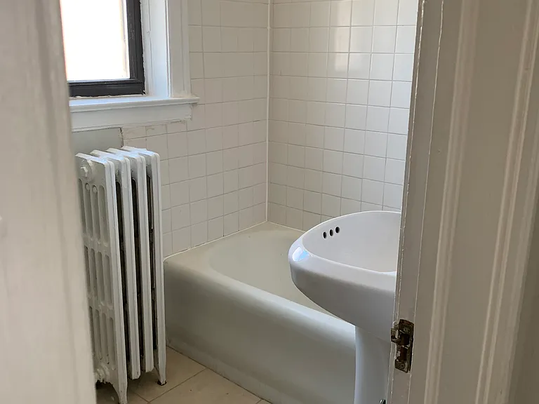 6223 N Artesian Ave #3E — Photo 9