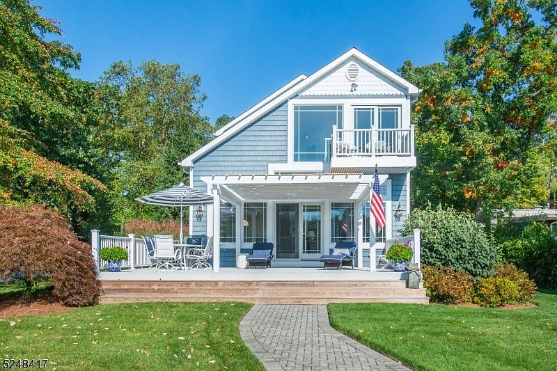 1st image of 31 Pioneer Point Dr