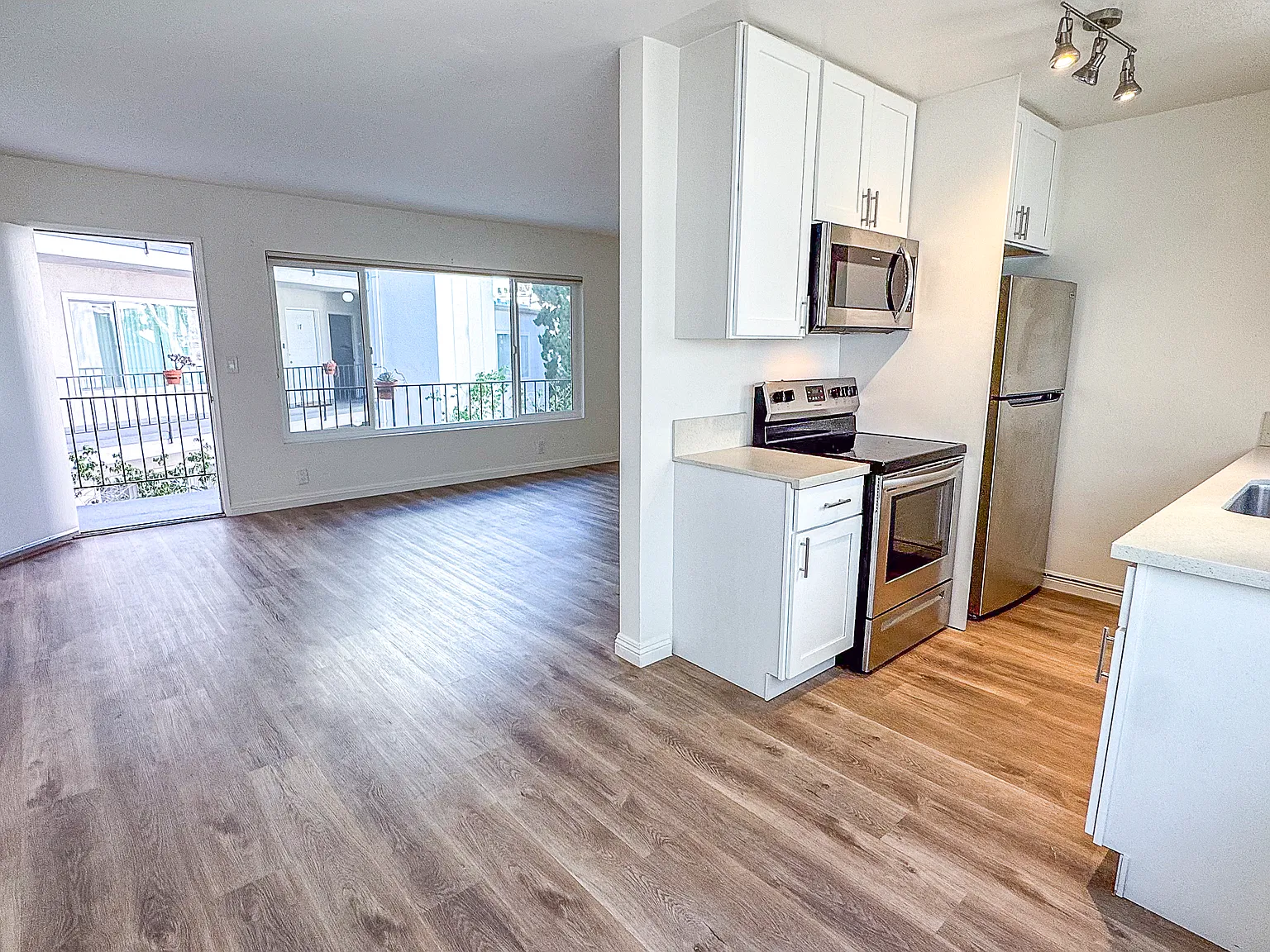 1 bed, $2,495 — Photo 4