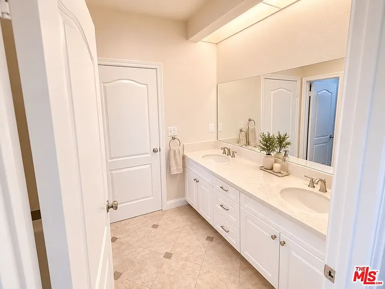 7371 Westcliff Dr — Photo 22