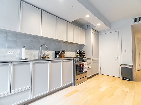 5th image of 111 Montgomery St APT 6C