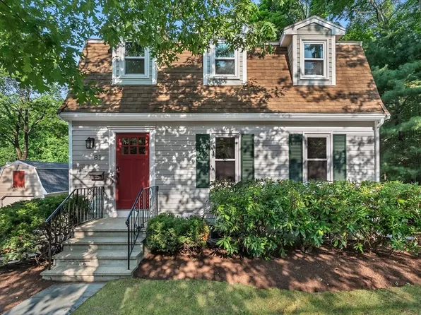 81 Seaver St, Wellesley, MA 02481