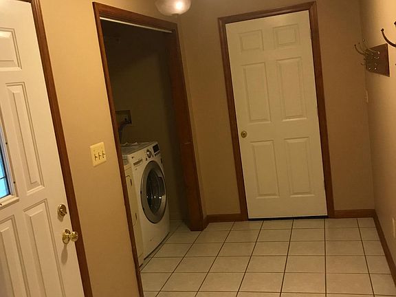 Entrance washer/dryer