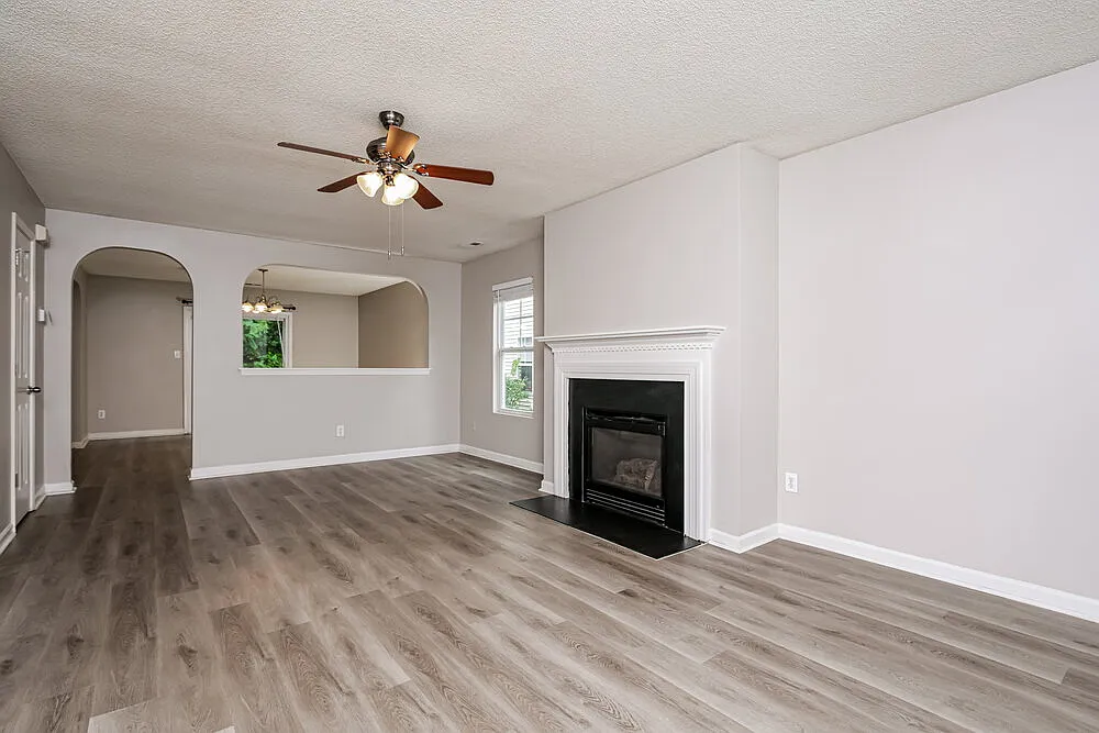 3 bed, 2.5 bath, 1780 sqft, $1,900 — Photo 4