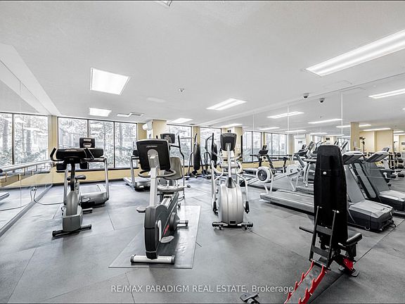 4th image of 633 Bay St #1914