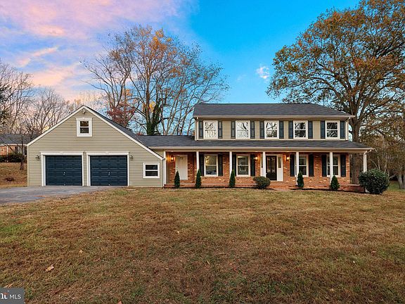 3rd image of 7381 Pembrooke Ct