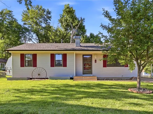 128 SW 18th St, Oak Grove, MO 64075