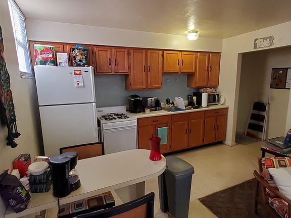 Eat-in kitchen