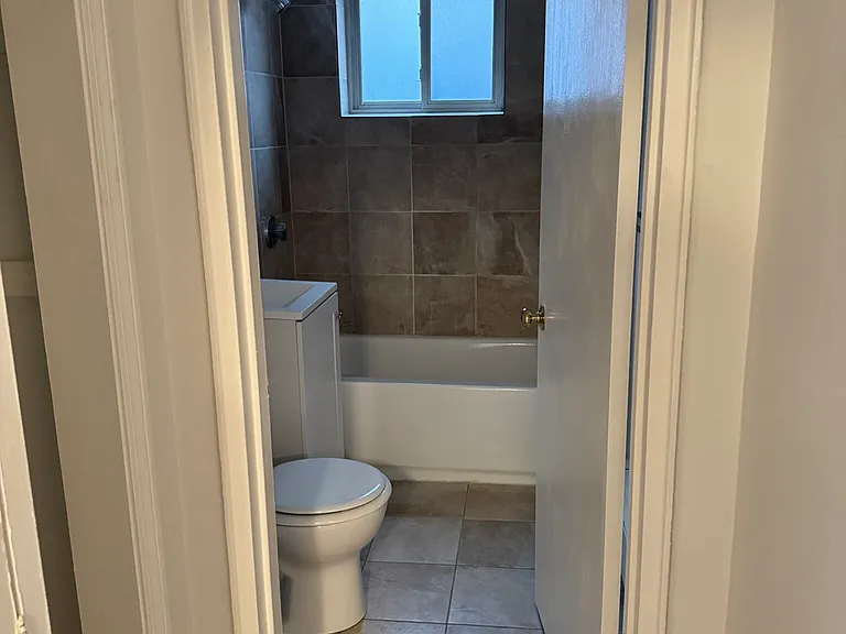 61 Selkirk Rd #1 — Photo 8