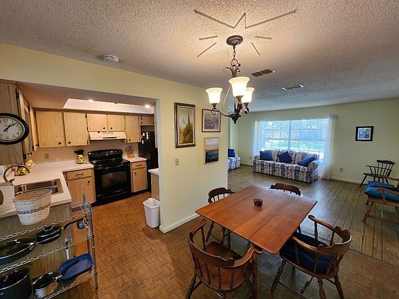 2nd image of 4437 Saxon Dr