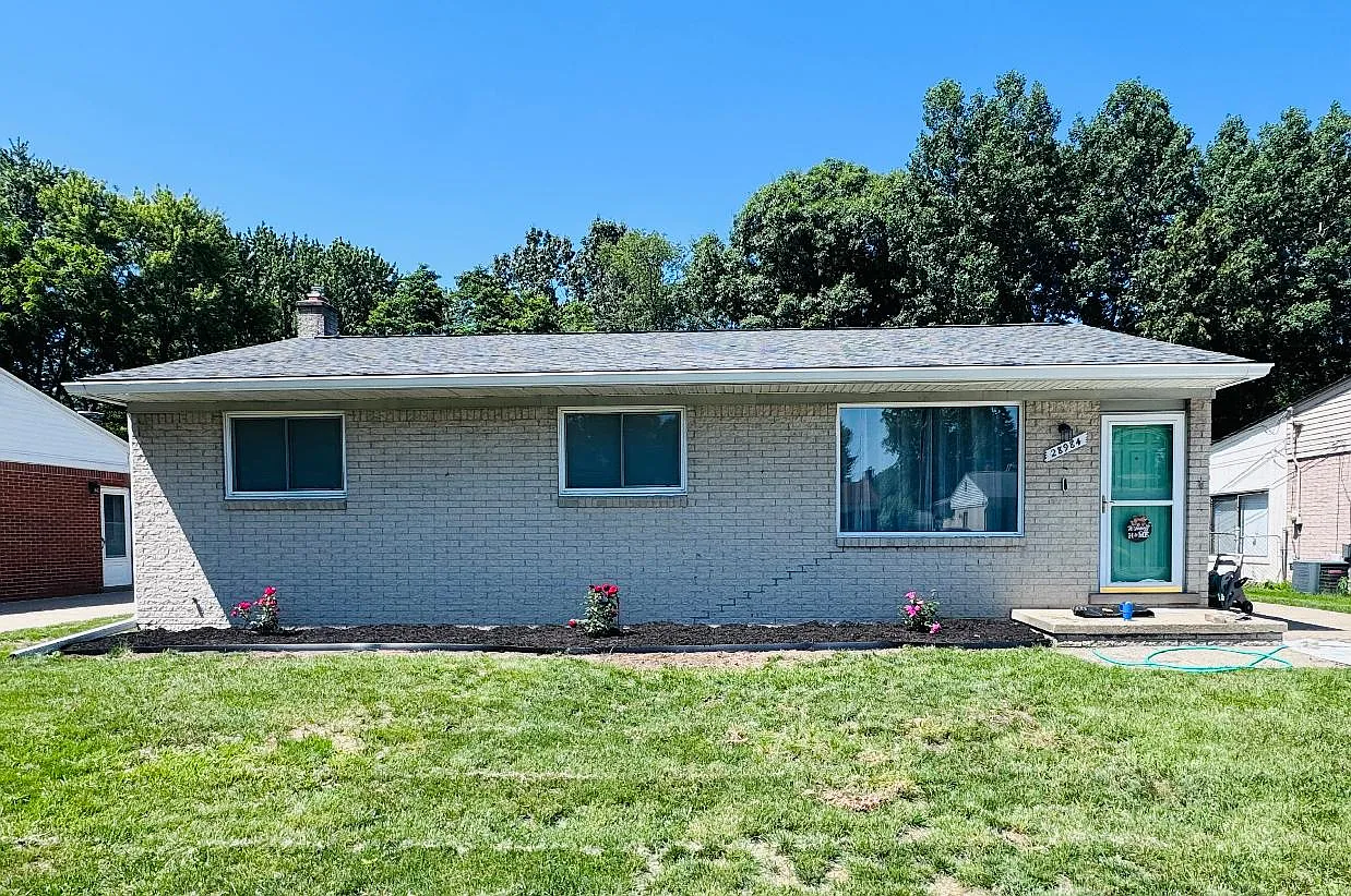 3 bed, 1.5 bath, 1363 sqft, $2,300 — Photo 1
