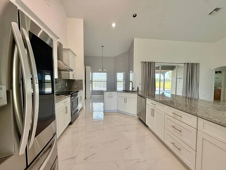 11400 Lovers Ln — Photo 14