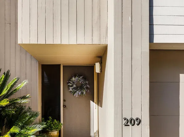 209 N Grand Ave, Pasadena, CA 91103